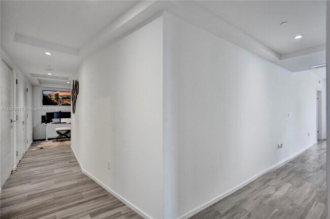 Building Photo - 801 S Miami Ave