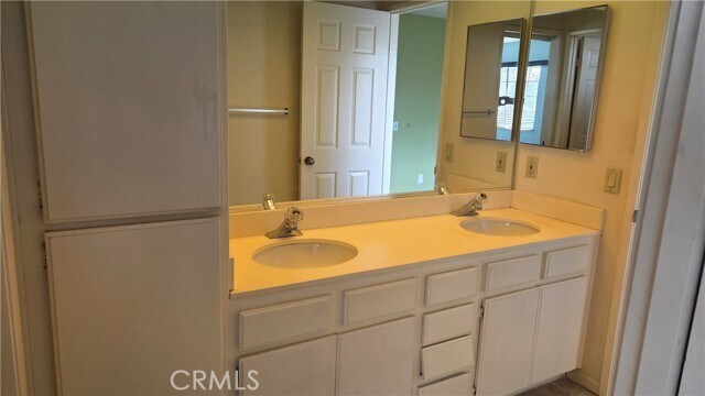 Building Photo - 25568 Blackthorne Dr