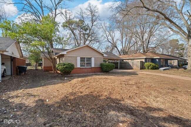 Building Photo - 2726 W Cavett Dr