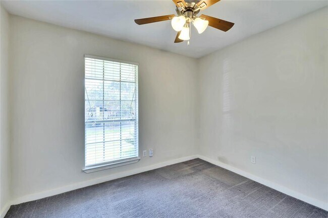 Building Photo - 2406 Sheri Oak Ln