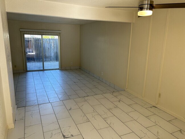 Building Photo - Spacious Townhome in Desirable Fairfield Area