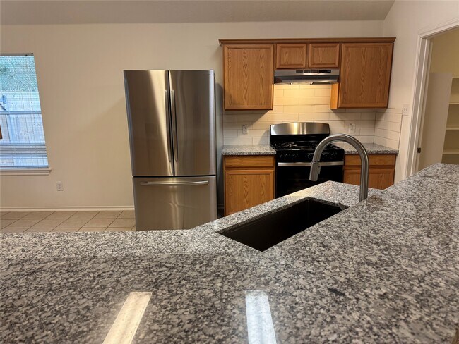 Building Photo - 10 Druids Glen Pl