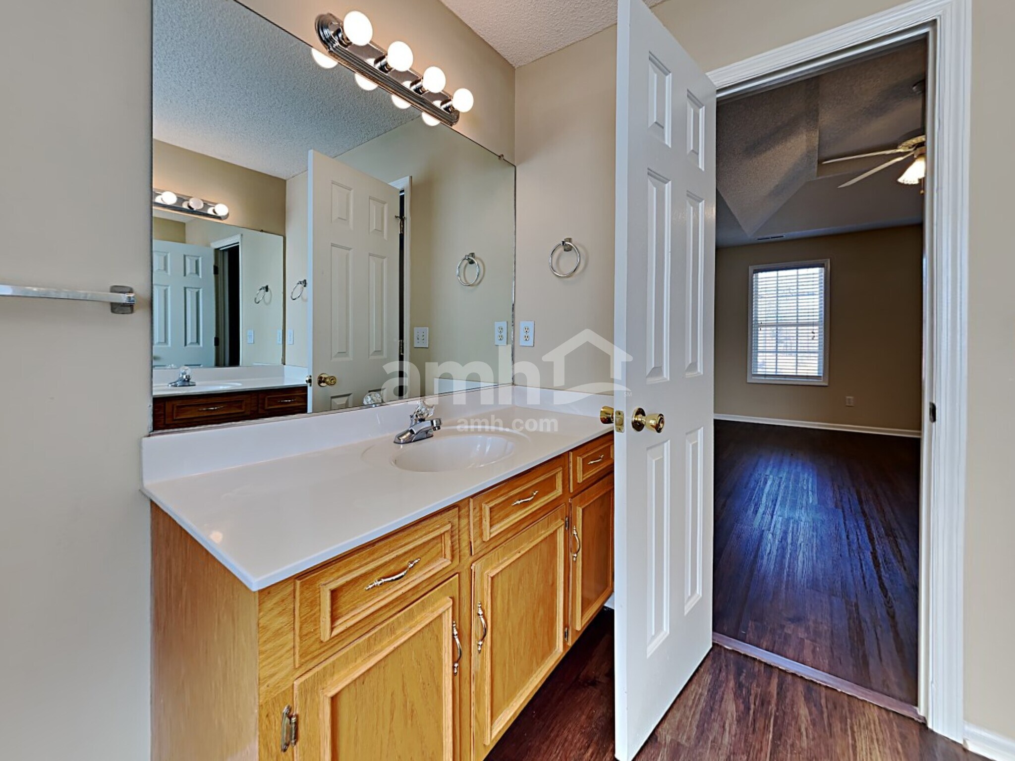 Building Photo - 110 Holbrook Ln