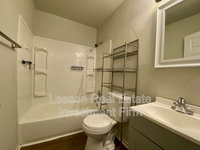 Building Photo - 2632-2634 Foster St