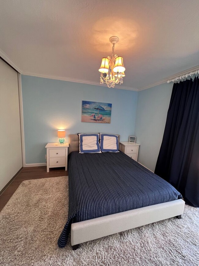 Building Photo - Fully-furnished Sleek 2-bedroom, 2-bathroo...