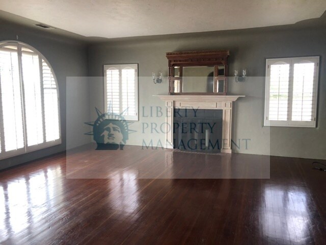 Building Photo - 22609 Robertson Blvd