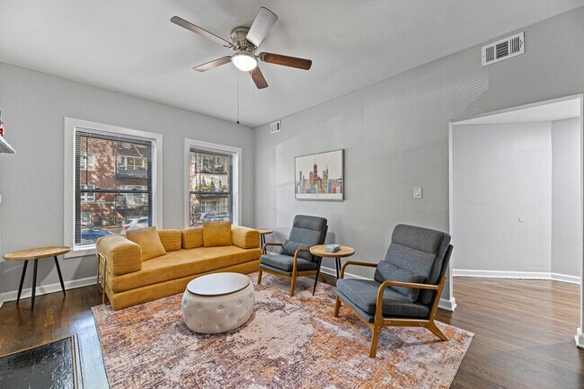 Building Photo - 909 W Agatite Ave
