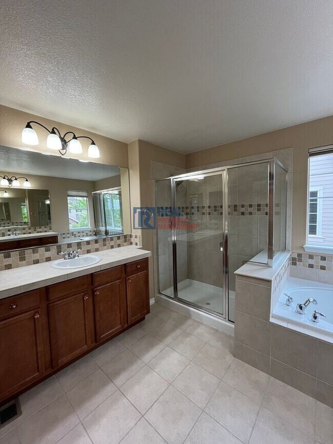 Building Photo - 10828 Heatherton Cir