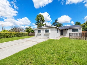 Building Photo - 5 bedrooms. Remodeled.Get ½ Off Your First Month’s Rent! Sign a lease and move in within 30 days—...