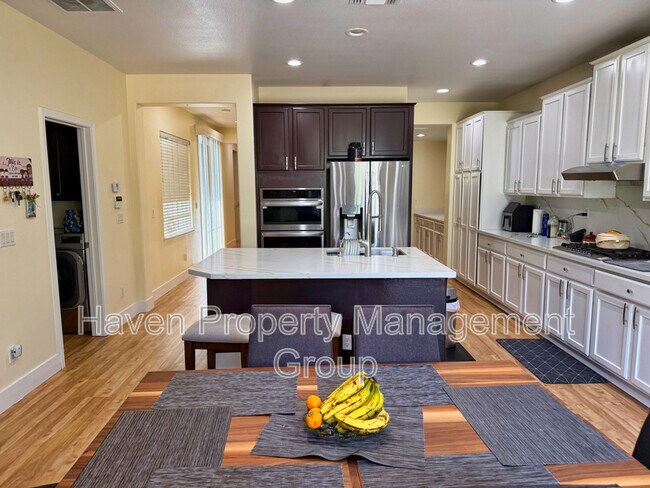 Building Photo - 49 E Heritage Dr