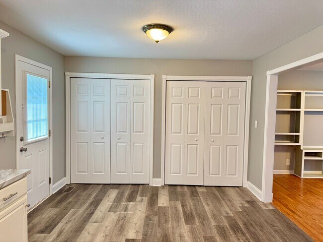 Building Photo - Convenient location! Cute 4 Bed 2 Bath hom...