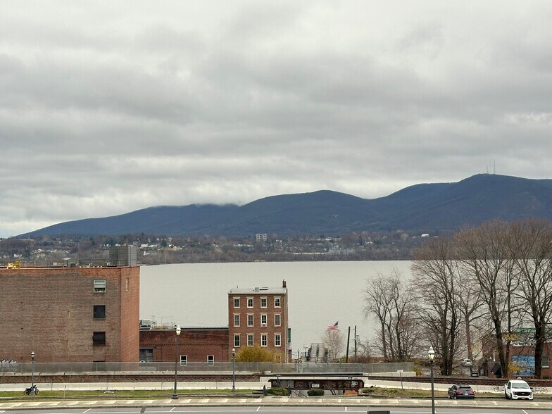 Building Photo - 12 Front St