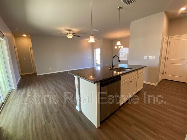 Building Photo - 2497 Cortland Ave