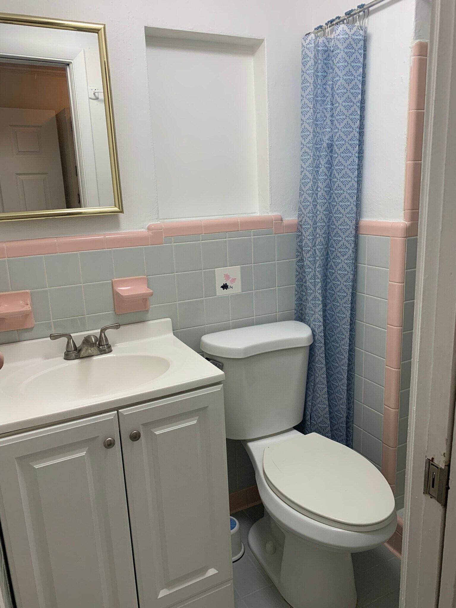 Building Photo - 303 Indian Hills Dr