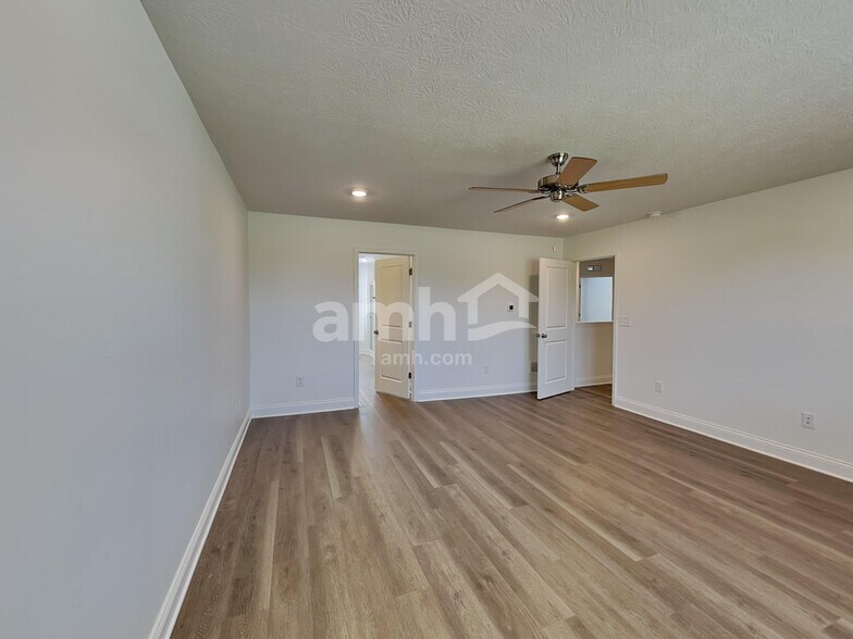 Building Photo - 9172 Henley Ave