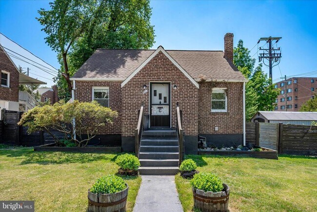 Building Photo - 801 Cox Ave