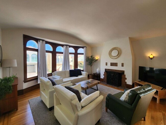 Building Photo - 2231 16th Ave