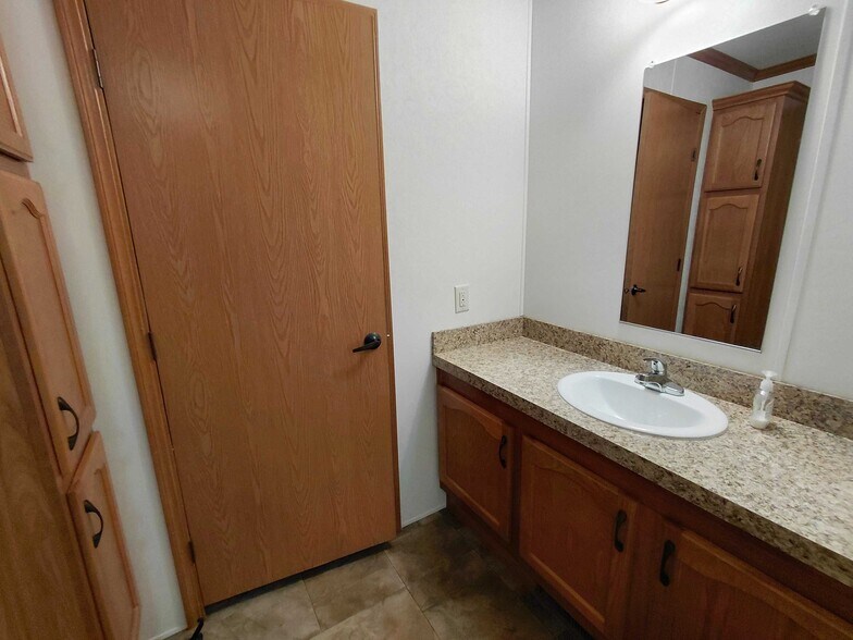Building Photo - 2022 Mockingbird Pl NW