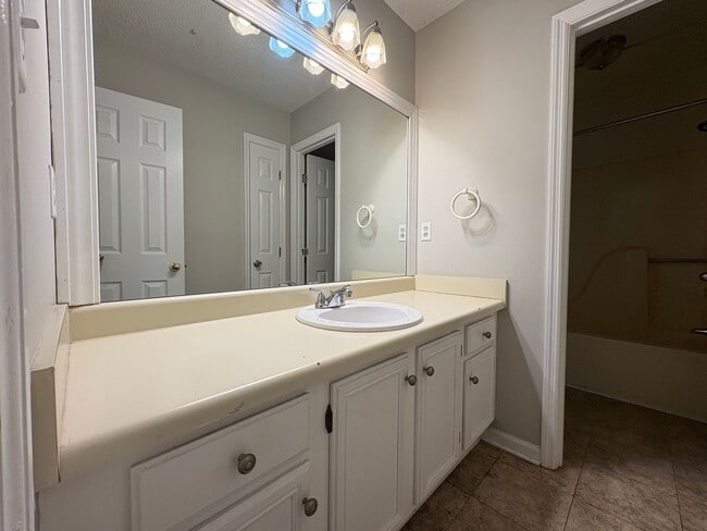 Building Photo - For Rent