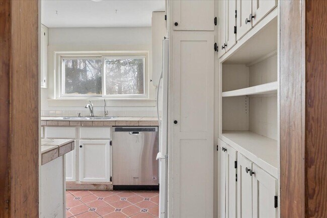 Building Photo - 751 Holmes Rd