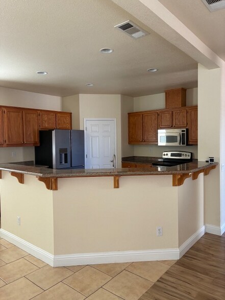 Building Photo - 3645 Yacht Dr