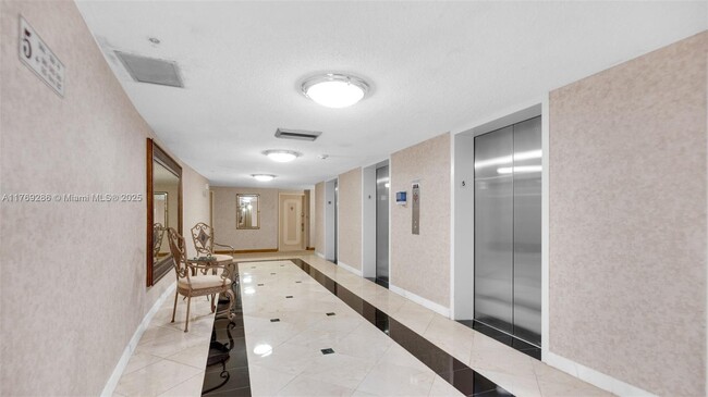 Building Photo - 2030 S Ocean Dr