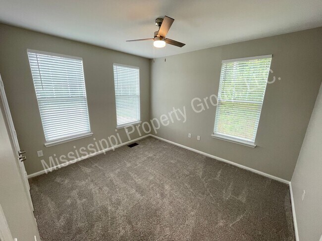 Building Photo - 517 Olive Branch Way