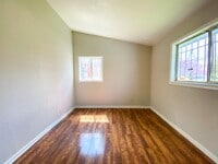 Building Photo - Spacious 3 Bedroom with Updated Kitchen - Vouchers Welcome