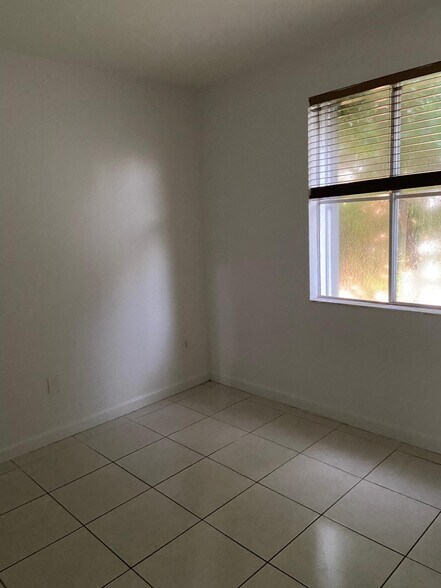 Building Photo - 17630 NW 73rd Ave