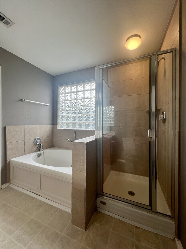 Building Photo - 9411 Rainbow Creek