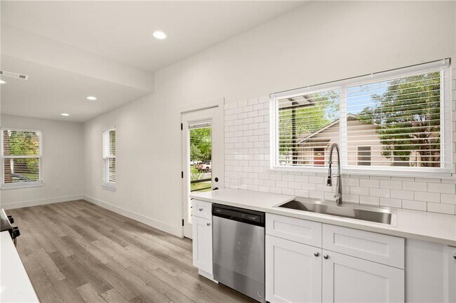 Building Photo - 5405 Joe Sayers Ave