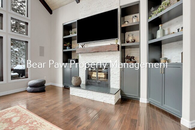 Building Photo - Stunning Home in the Ridge!!