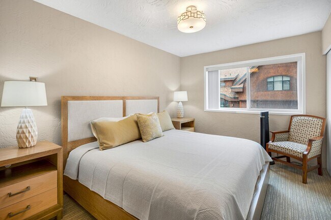 Building Photo - Downtown Anchorage Two Bedroom Two Bath (101)