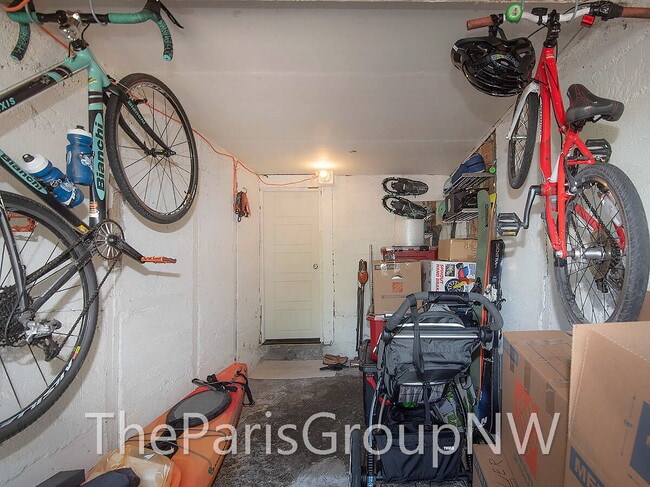 Building Photo - Remarkably Remodeled Queen Anne Home w/Air Conditioning!
