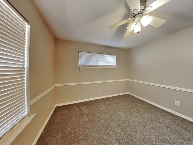 Building Photo - 204 Murray Ln