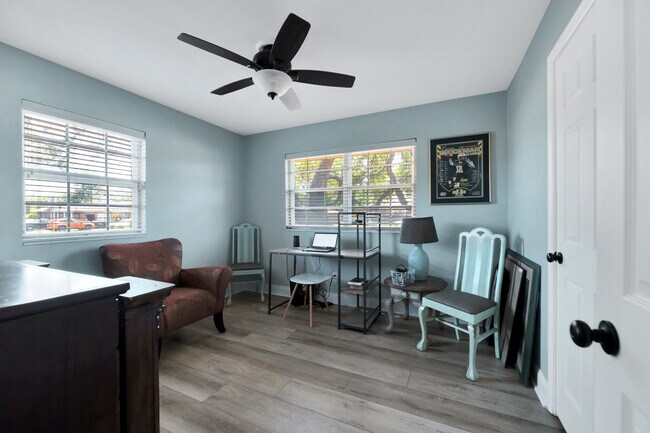 Building Photo - 111 Bayshore Ct NE