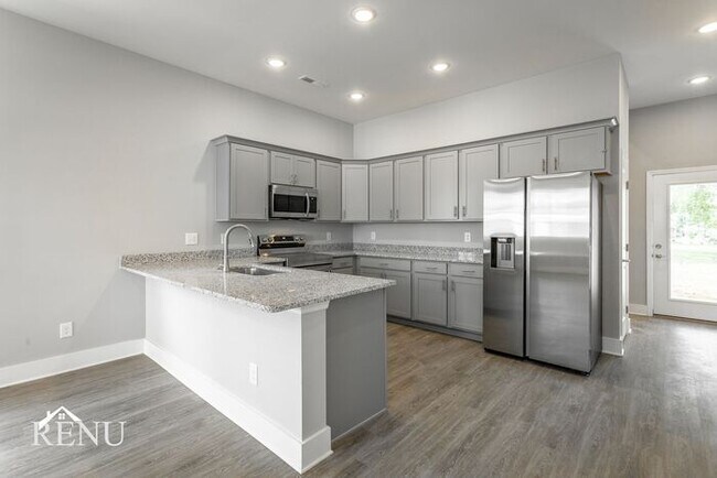 Building Photo - 5365 Lynnland Terrace