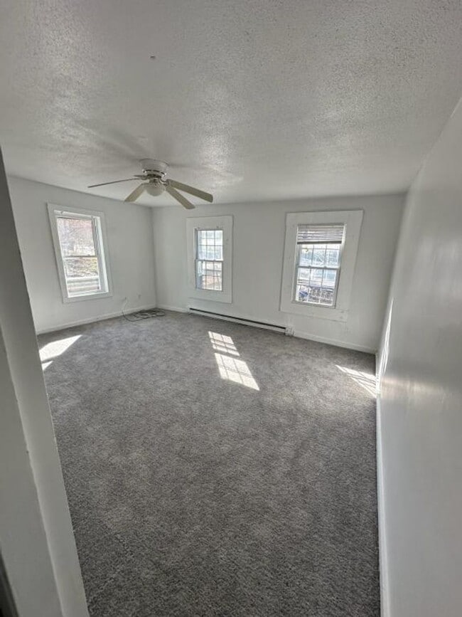 Building Photo - 14-16 bridge ct hardwick