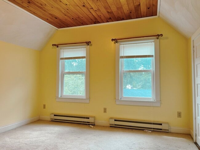 Building Photo - 12 Pinehill St