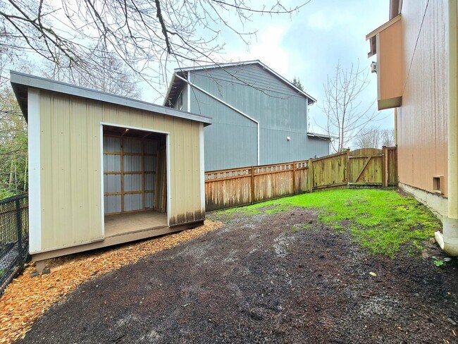Building Photo - Spacious Home in Lake Stevens Available Now!  Pet Friendly
