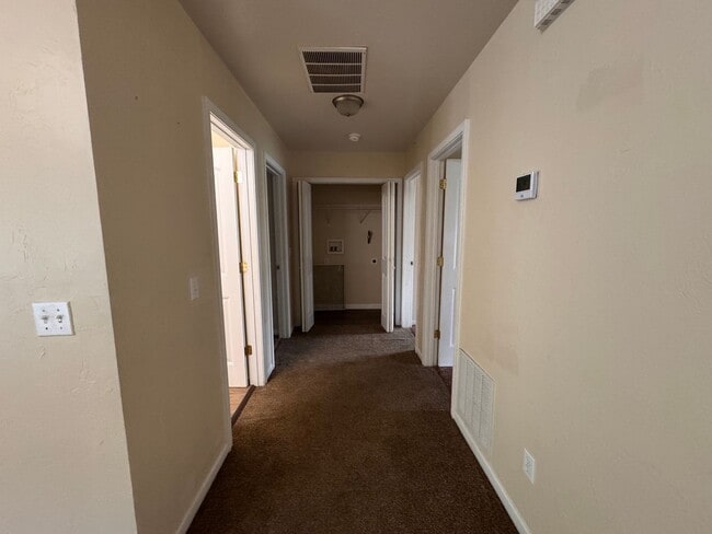 Building Photo - 3 Bedroom, 2 Bathroom House