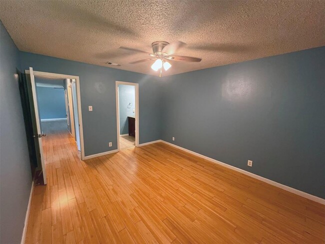 Building Photo - 3503 Southridge Dr