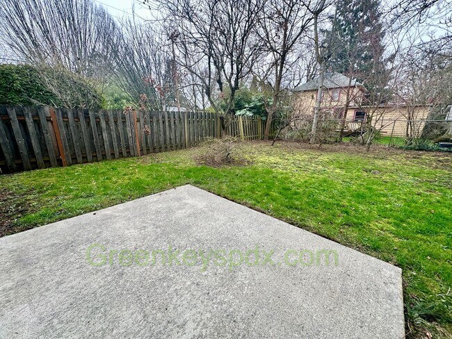 Building Photo - Awesome 3-bedroom, 2.5-bathroom house in North Portland Near Trenton Park - $200 Off First Month!