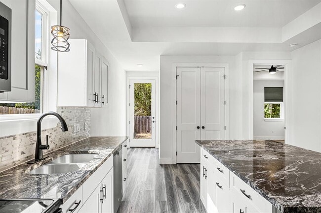 Building Photo - 813 Chihuahua St