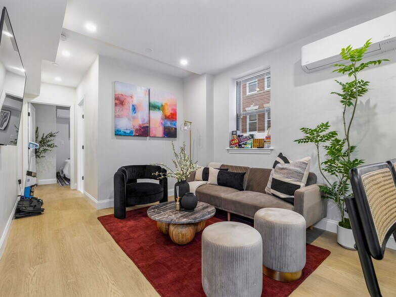 Primary Photo - 193 Salem St