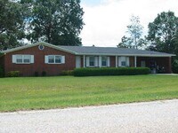 Building Photo - THREE BEDROOM HOUSE IN HAHIRA, LOWNDES COUNTY