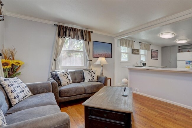 Building Photo - Completely Renovated & Fully Furnished 2Bed/1Bath/1 garage in Arvada!