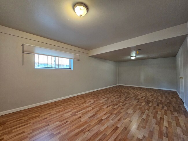 Building Photo - Virginia Vale Large 3 Story 3 Bedroom 2 1/...