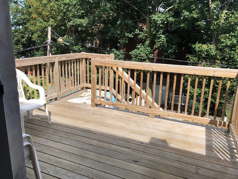 Building Photo - 10 Moreland St