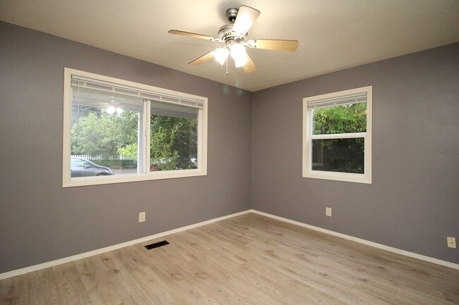 Building Photo - 224 NE 127th Ave